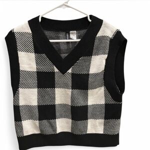 H&M Black and White V-Neck Sweater